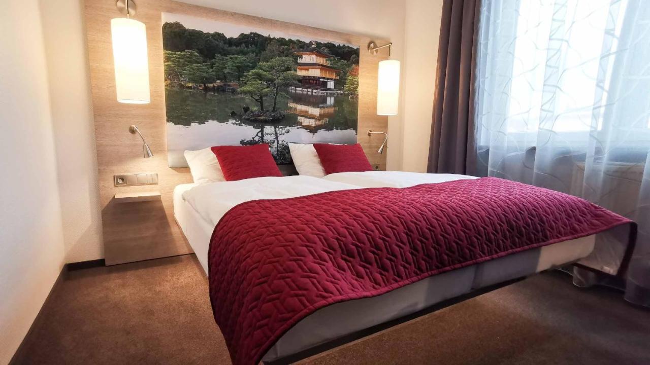 Hotel Hellers Krug Хольцминден Экстерьер фото
