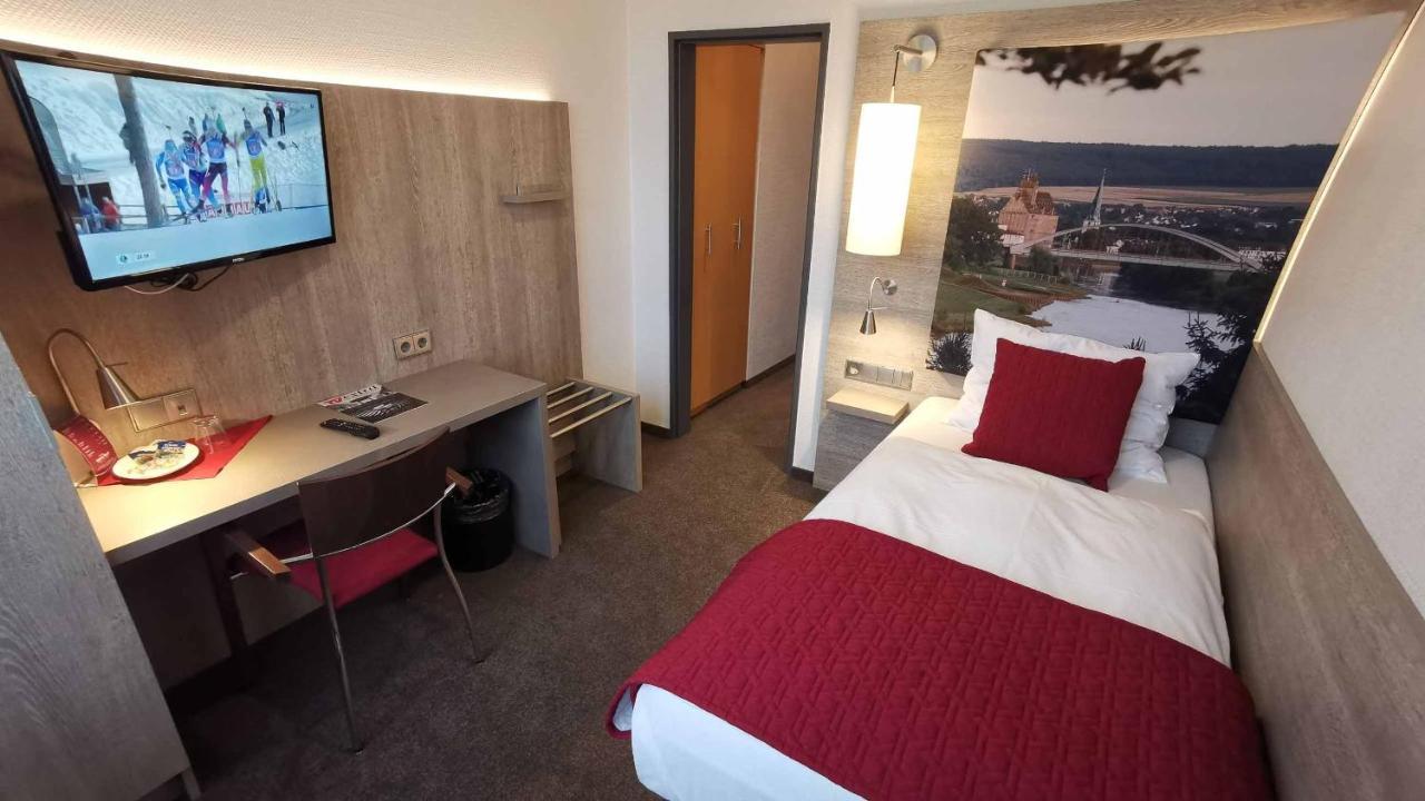 Hotel Hellers Krug Хольцминден Экстерьер фото