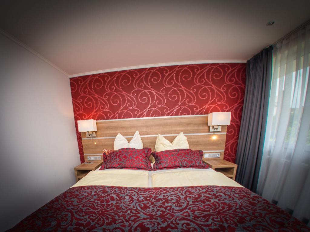 Hotel Hellers Krug Хольцминден Номер фото