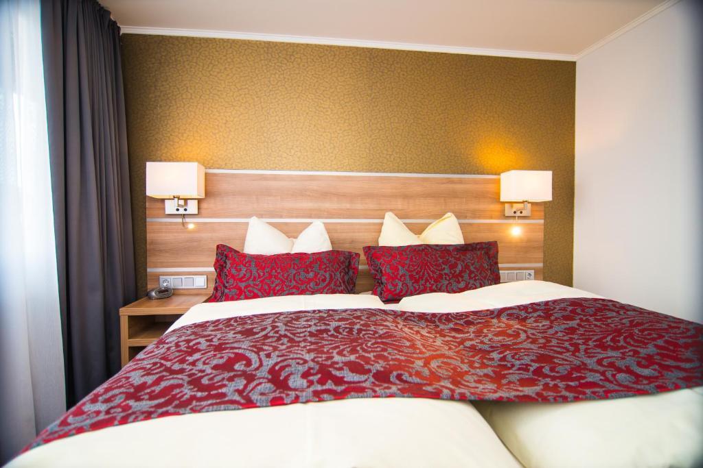 Hotel Hellers Krug Хольцминден Номер фото