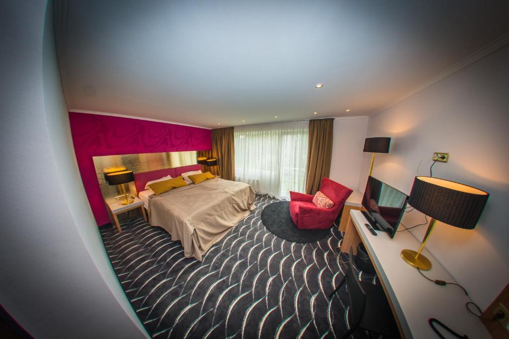 Hotel Hellers Krug Хольцминден Номер фото