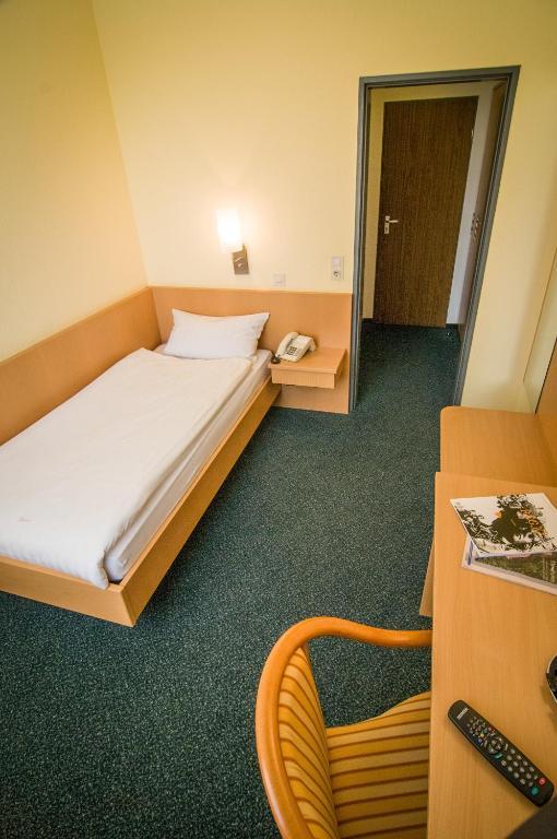 Hotel Hellers Krug Хольцминден Номер фото