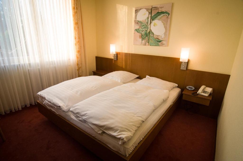 Hotel Hellers Krug Хольцминден Номер фото