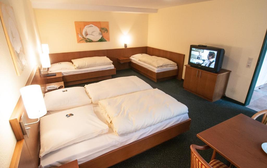 Hotel Hellers Krug Хольцминден Номер фото