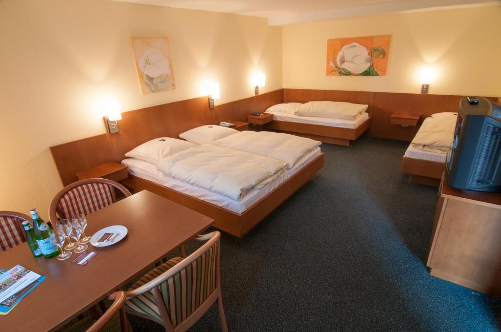 Hotel Hellers Krug Хольцминден Номер фото