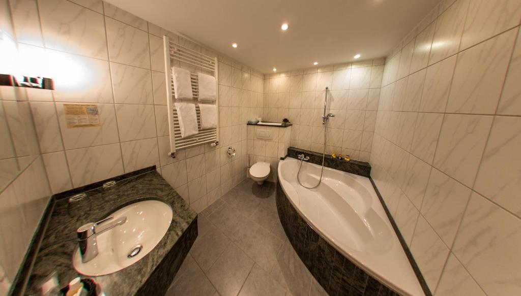Hotel Hellers Krug Хольцминден Номер фото